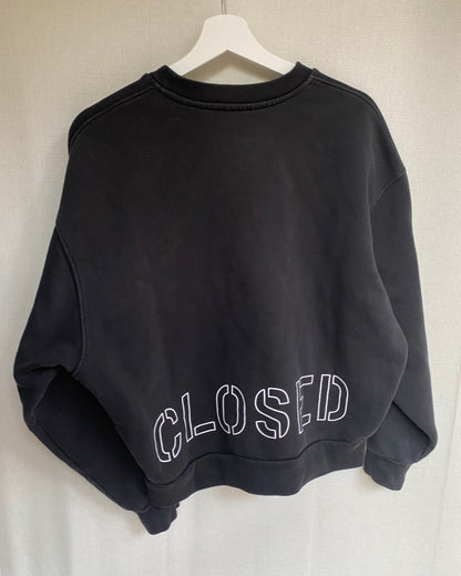 Closed Bio-Baumwolle Sweater in schwarz mit Logoschriftzug, XS,S