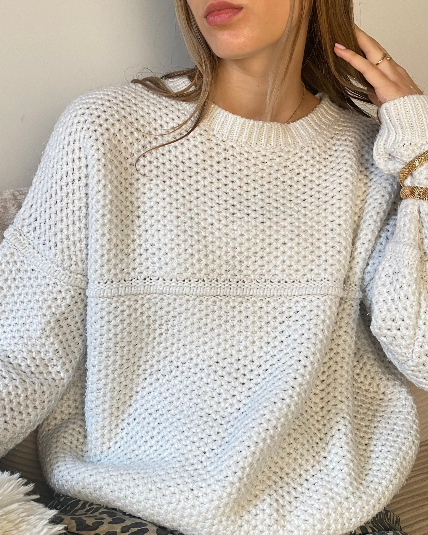 Offwhite farbener Ajour-Muster Lochstrick Pullover, baggy, M