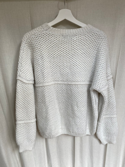 Offwhite farbener Ajour-Muster Lochstrick Pullover, baggy, M