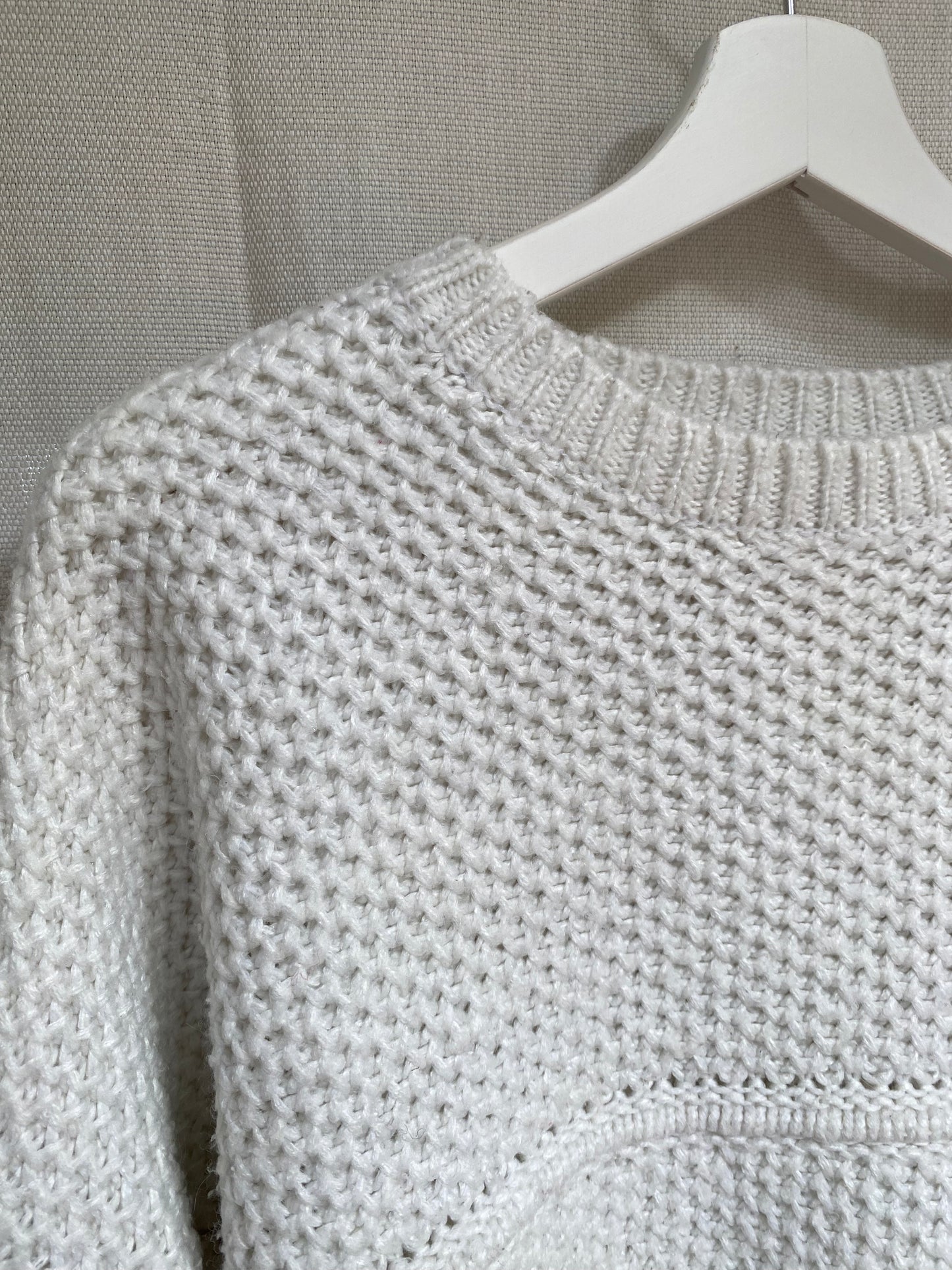 Offwhite farbener Ajour-Muster Lochstrick Pullover, baggy, M