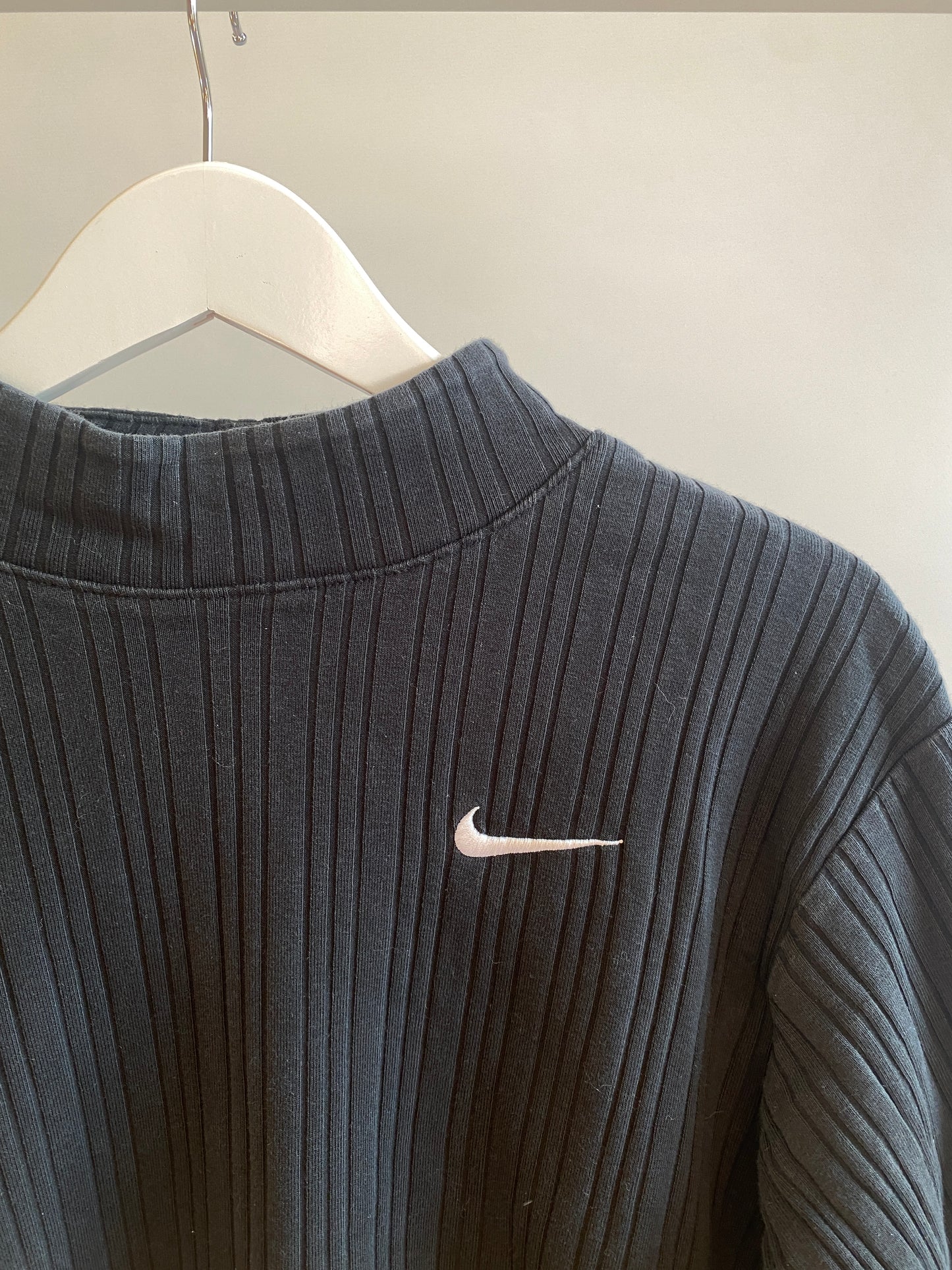 Nike geripptes Oberteil schwarz mit weiten Ärmeln und Logo, S
