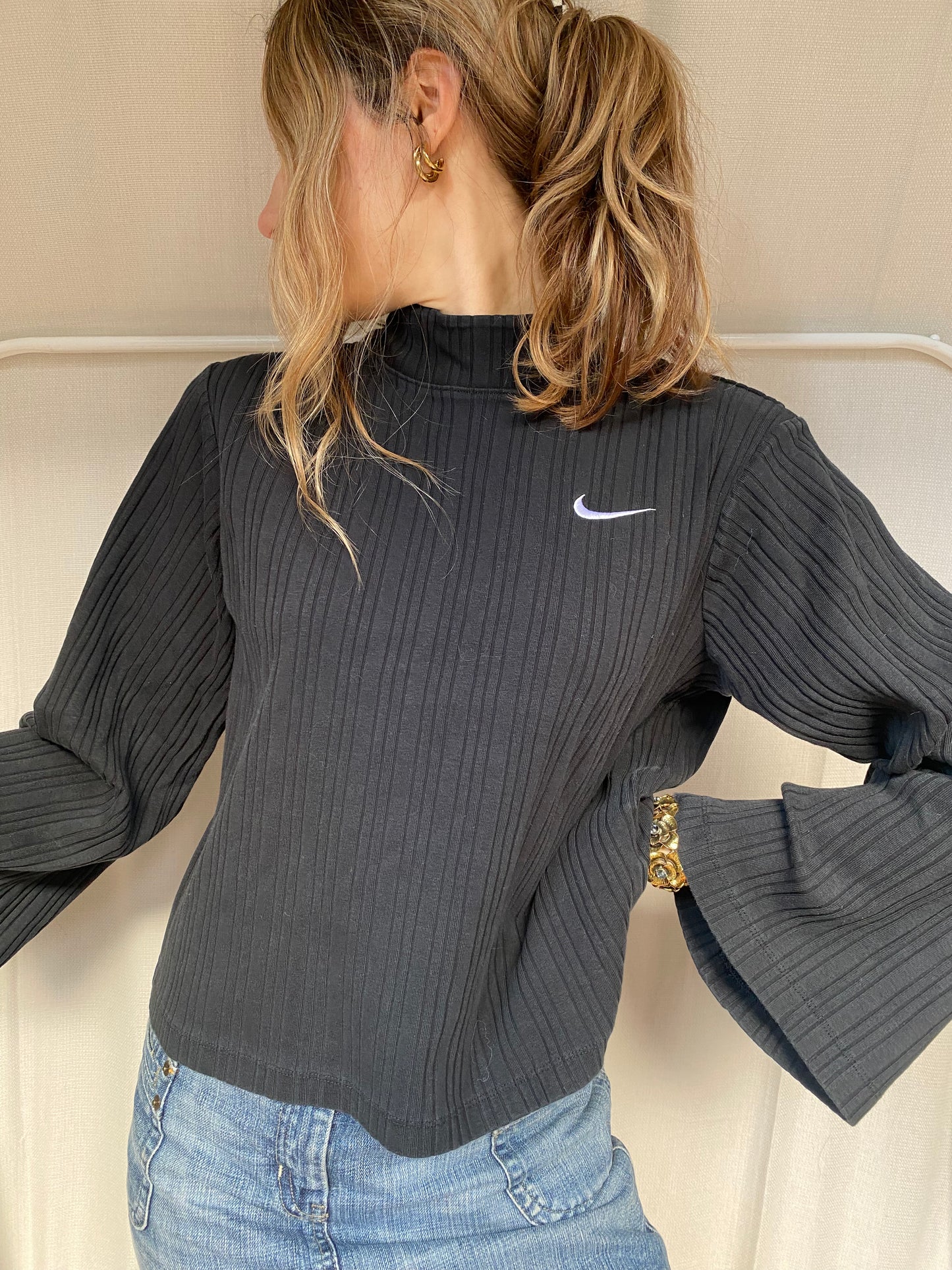 Nike geripptes Oberteil schwarz mit weiten Ärmeln und Logo, S