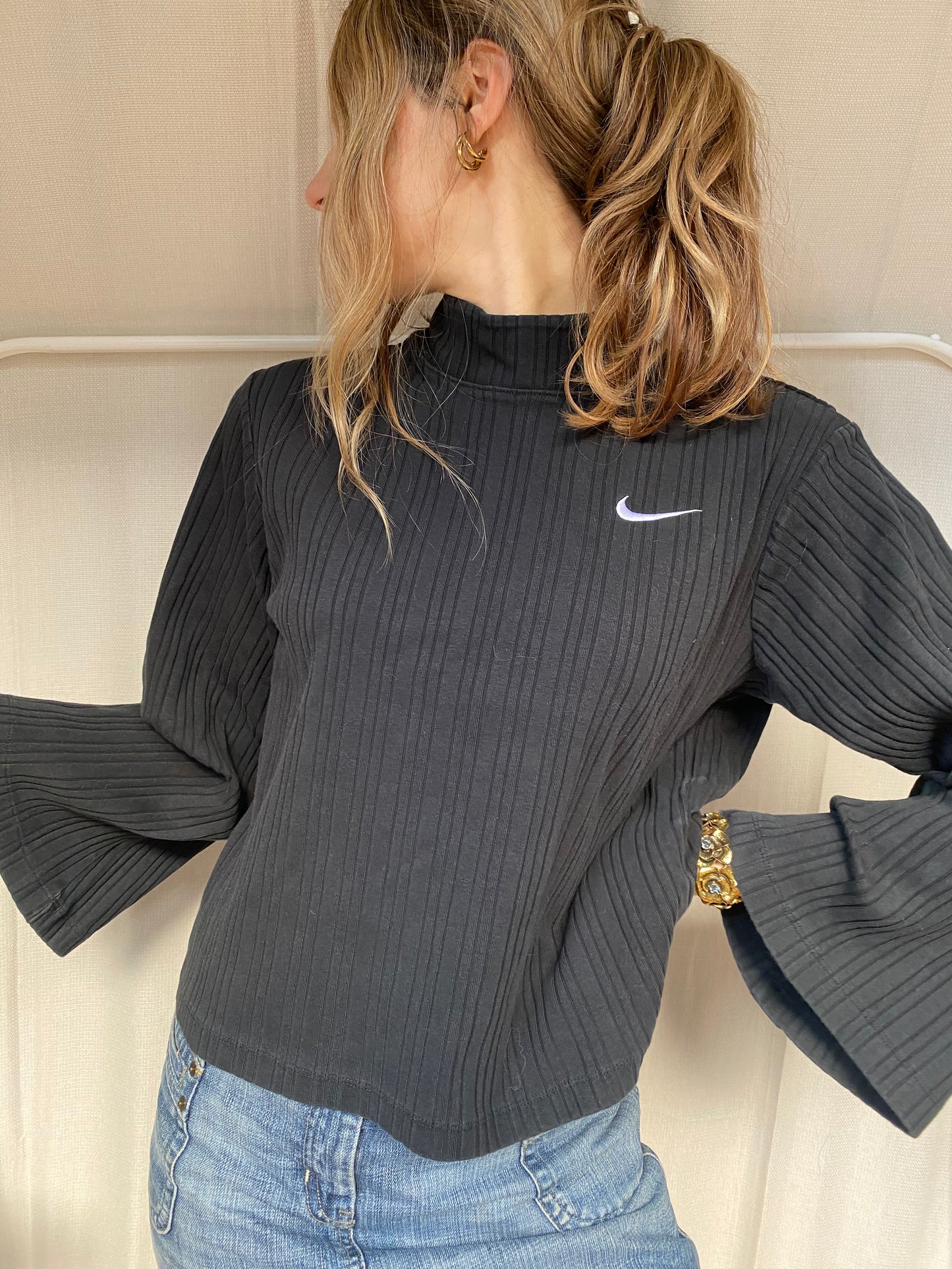 Nike geripptes Oberteil schwarz mit weiten Ärmeln und Logo, S