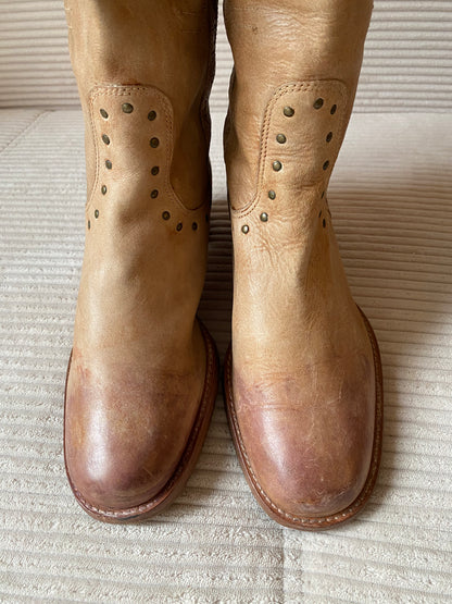 Buffalo derbe retro Lederstiefel hellbraun mit Verzierung, Gr. 40