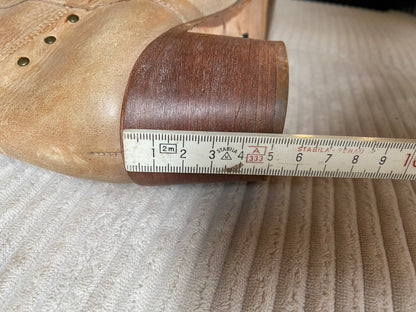 Buffalo derbe retro Lederstiefel hellbraun mit Verzierung, Gr. 40