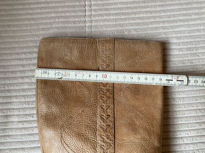 Buffalo derbe retro Lederstiefel hellbraun mit Verzierung, Gr. 40