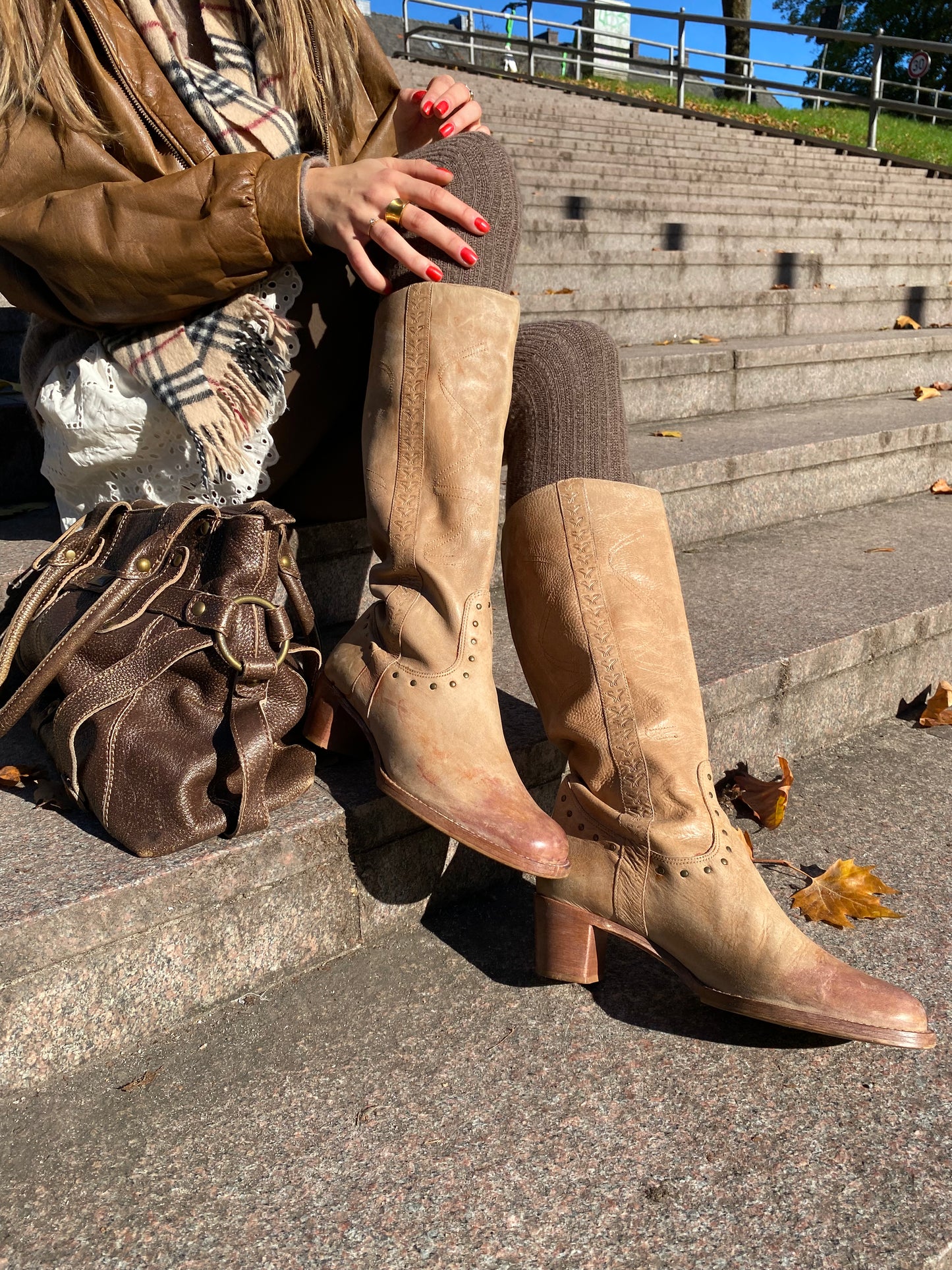 Buffalo derbe retro Lederstiefel hellbraun mit Verzierung, Gr. 40
