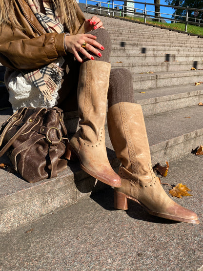 Buffalo derbe retro Lederstiefel hellbraun mit Verzierung, Gr. 40