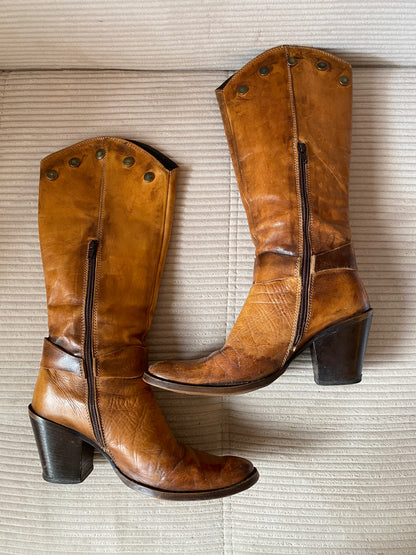 Lederstiefel cognac braun mit Nieten, Langschaft mit Absatz, Gr. 39