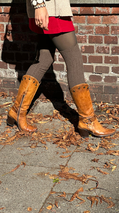 Lederstiefel cognac braun mit Nieten, Langschaft mit Absatz, Gr. 39