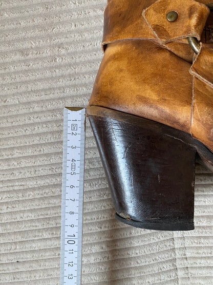 Lederstiefel cognac braun mit Nieten, Langschaft mit Absatz, Gr. 39