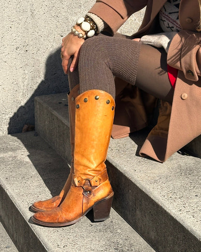 Lederstiefel cognac braun mit Nieten, Langschaft mit Absatz, Gr. 39