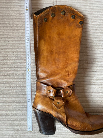 Lederstiefel cognac braun mit Nieten, Langschaft mit Absatz, Gr. 39