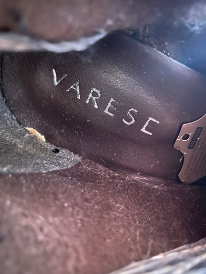 Braune hohe Lederstiefel mit Verzierung und Schnalle, Gr. 38