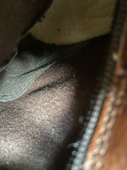 Braune hohe Lederstiefel mit Verzierung und Schnalle, Gr. 38