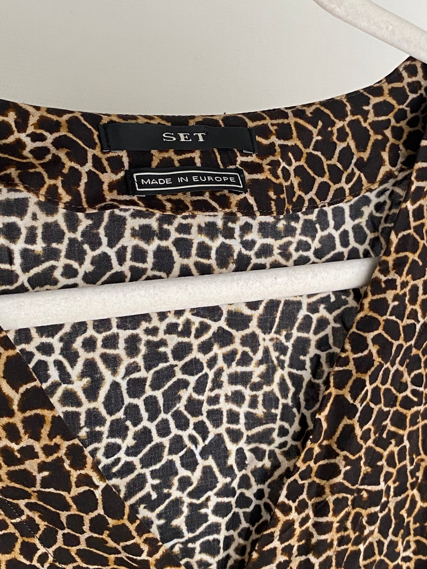 Pre-loved SET Leoparden Muster Bluse mit Knopfreihe, beige braun, S