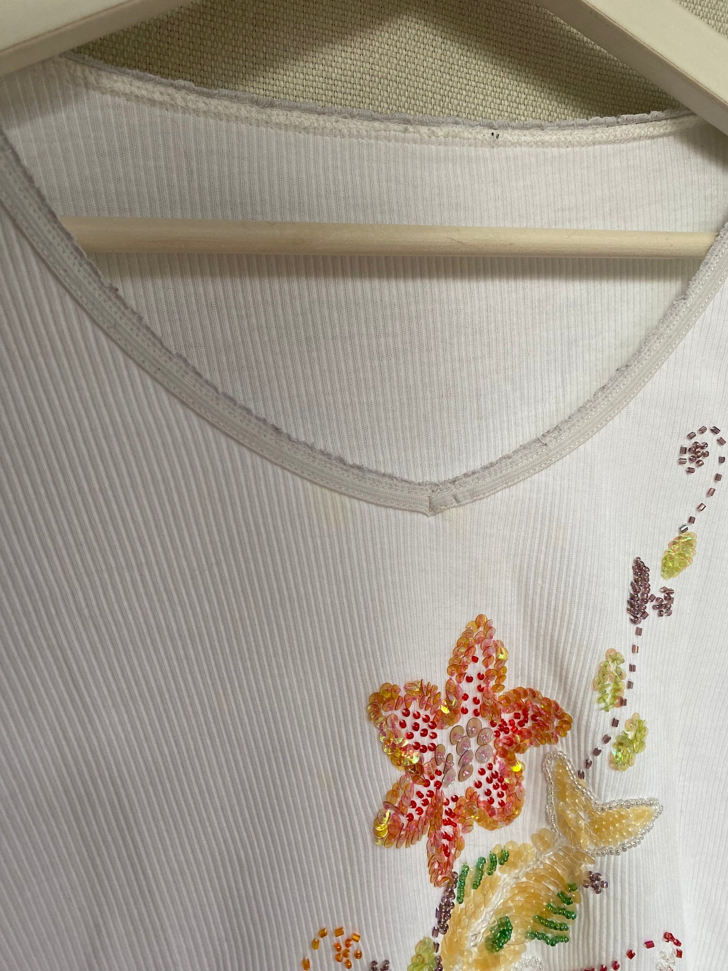 Retro Rippstrick Shirt in weiß mit Perlen-Verzierung, S