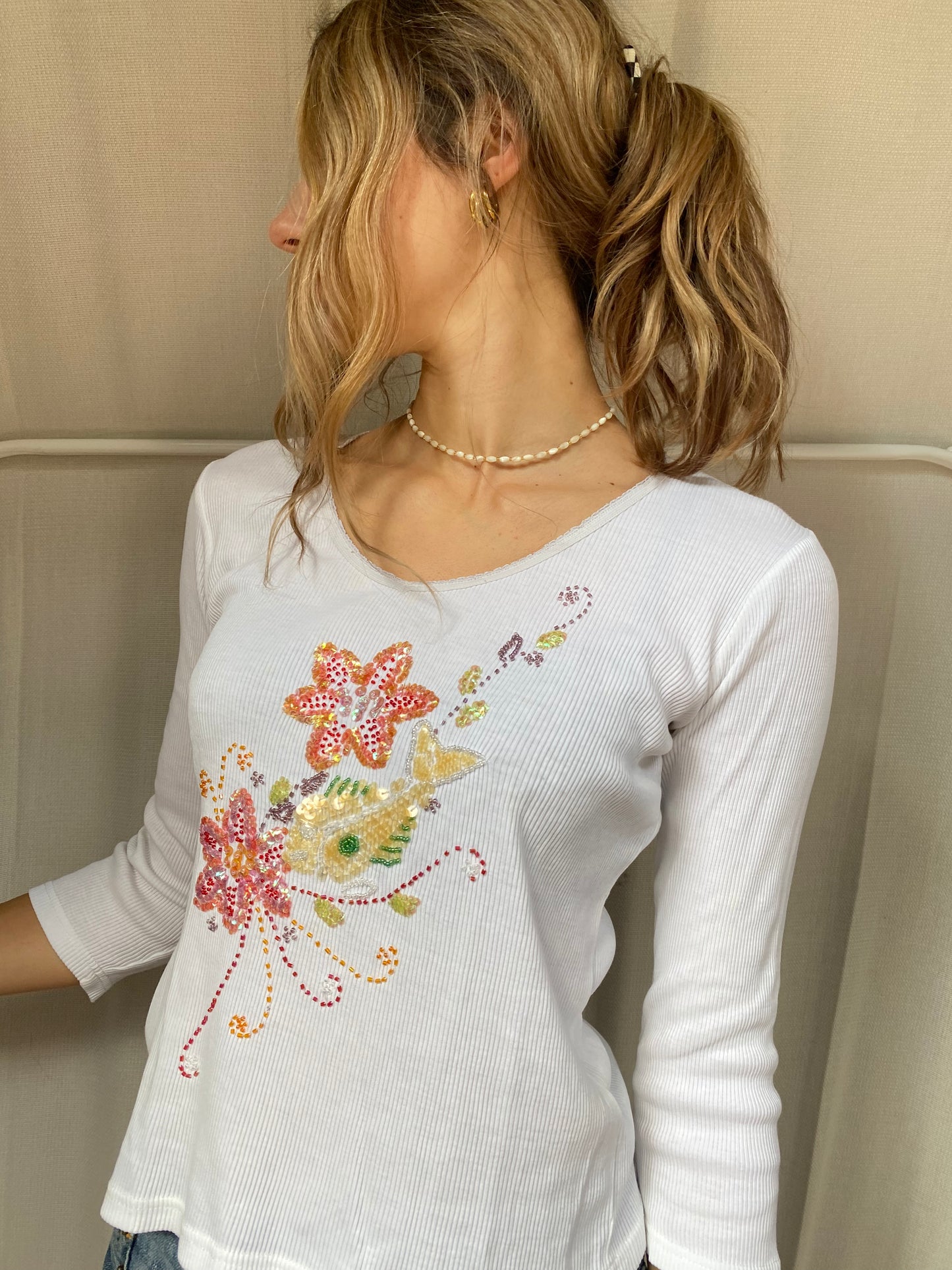 Retro Rippstrick Shirt in weiß mit Perlen-Verzierung, S