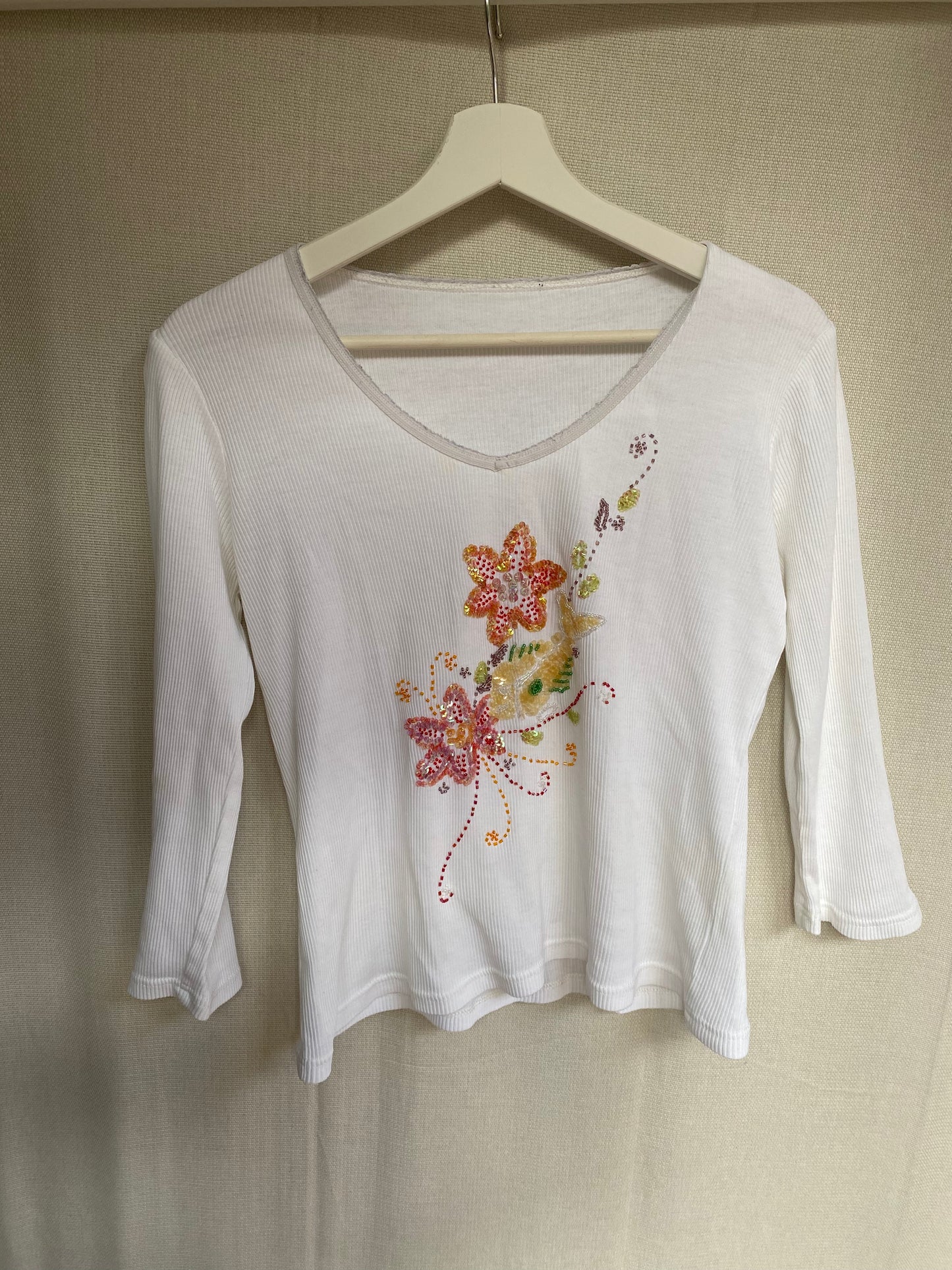 Retro Rippstrick Shirt in weiß mit Perlen-Verzierung, S