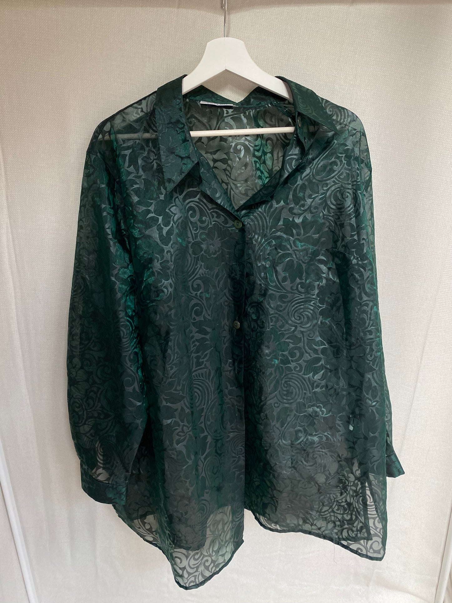 Transparente Bluse in dunkelgrün mit seidig glänzendem Muster, Onesize