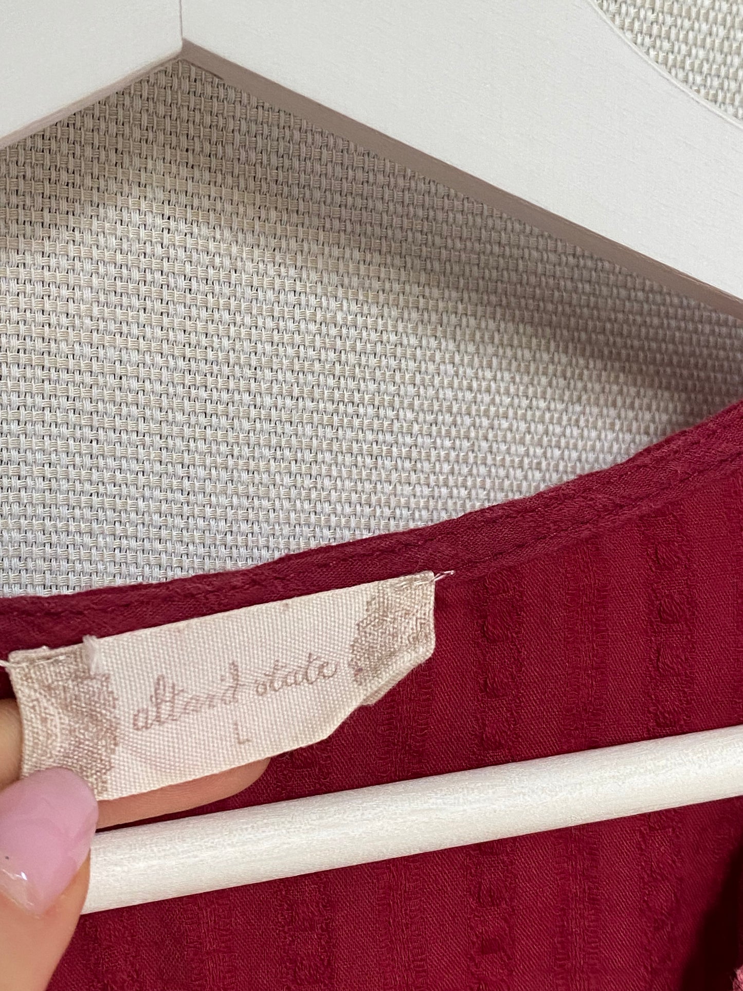 altar'd state Baumwoll Bluse in bordeaux rot mit Trompetenärmeln, L