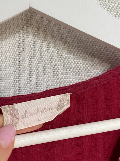 altar'd state Baumwoll Bluse in bordeaux rot mit Trompetenärmeln, L