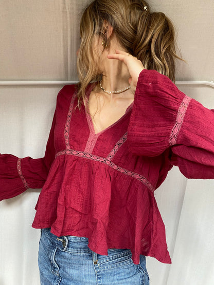 altar'd state Baumwoll Bluse in bordeaux rot mit Trompetenärmeln, L