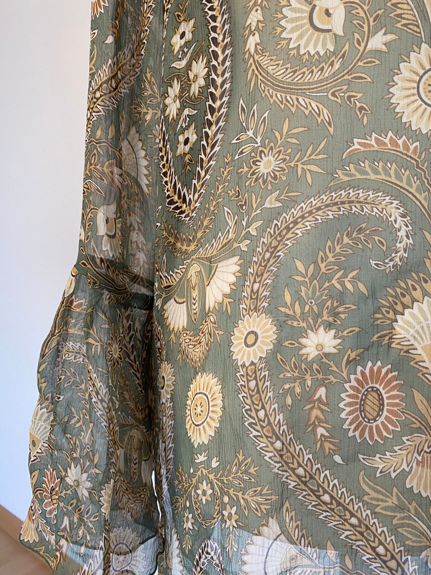 Fairy halbtransparente Seidenbluse Trompetenärmel, Pailletten, grün, M