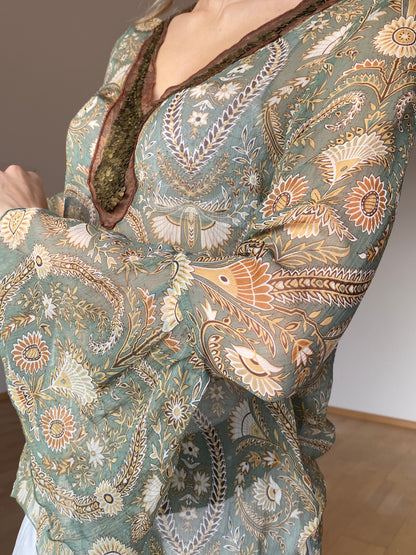 Fairy halbtransparente Seidenbluse Trompetenärmel, Pailletten, grün, M