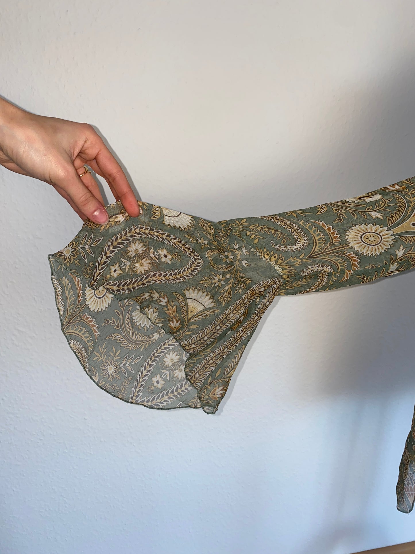 Fairy halbtransparente Seidenbluse Trompetenärmel, Pailletten, grün, M