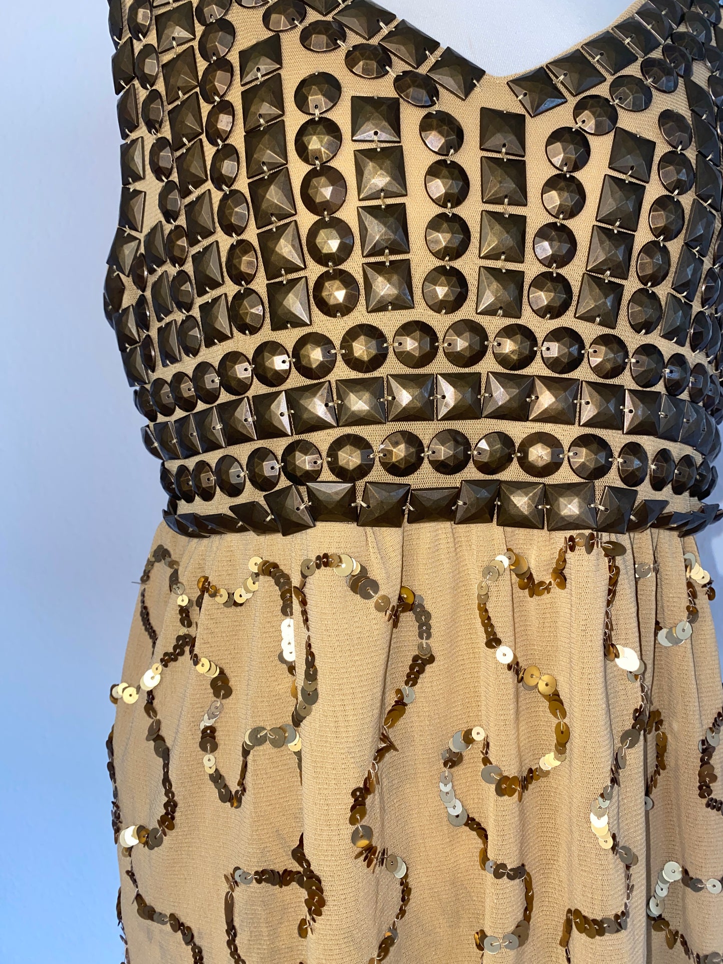 Goldenes Pailletten Top mit Nieten in Metall bronze, Mesh Stoff, M, L