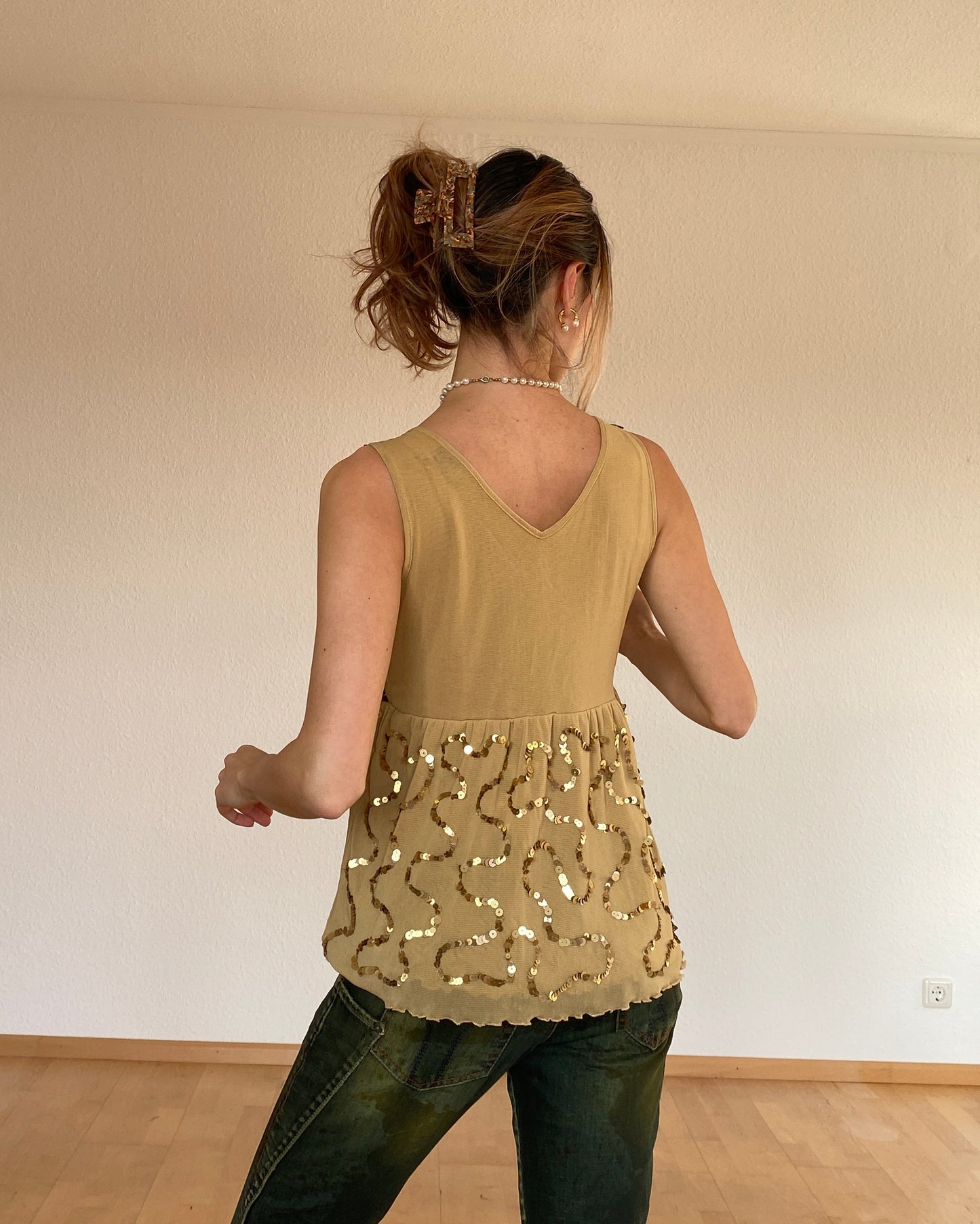 Goldenes Pailletten Top mit Nieten in Metall bronze, Mesh Stoff, M, L