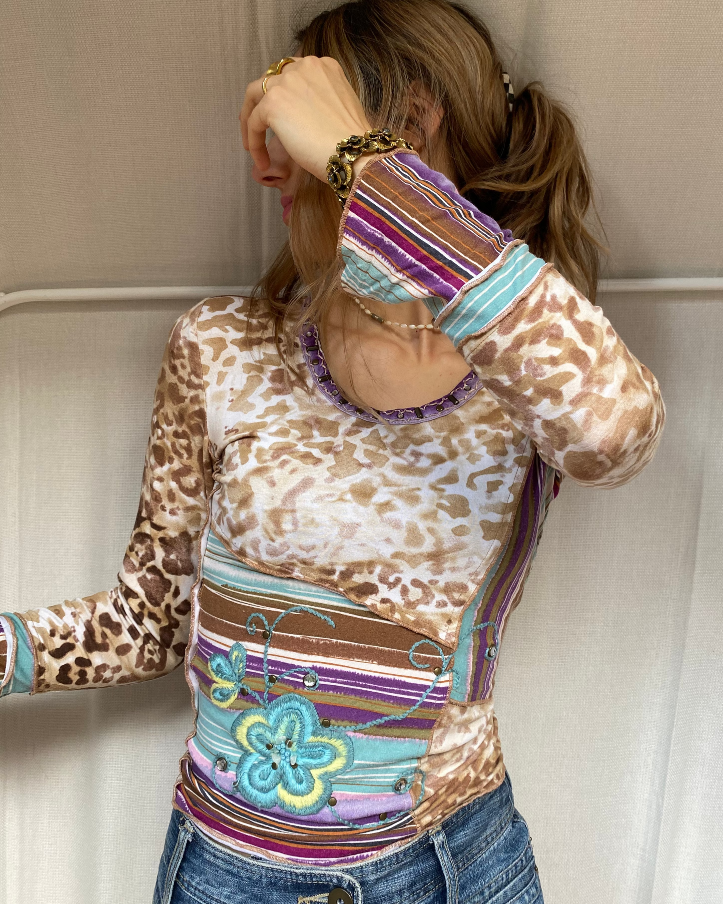 Traumhaftes multicolor verziertes Longsleeve Trompetenärmel, S