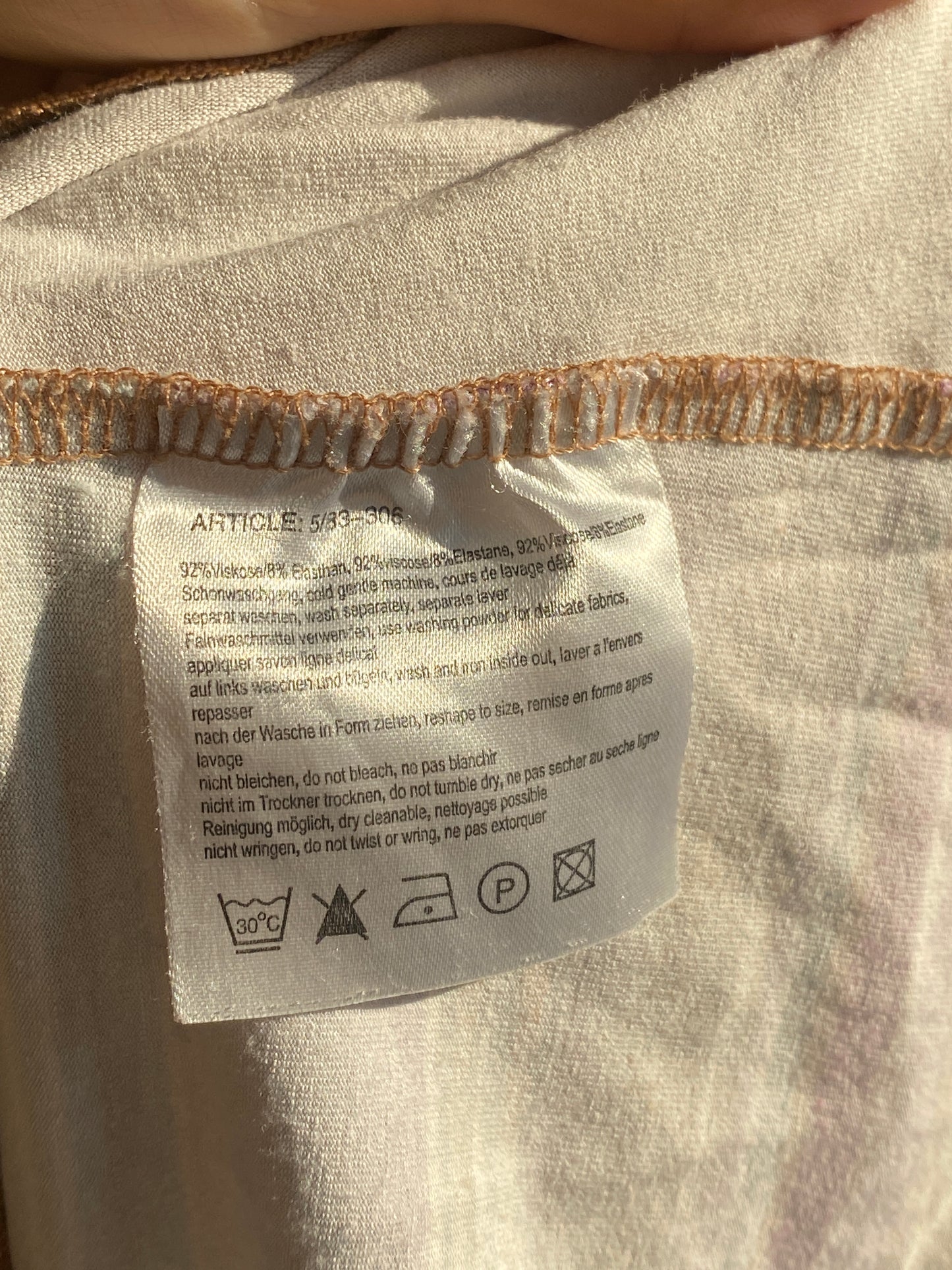 Traumhaftes multicolor verziertes Longsleeve Trompetenärmel, S