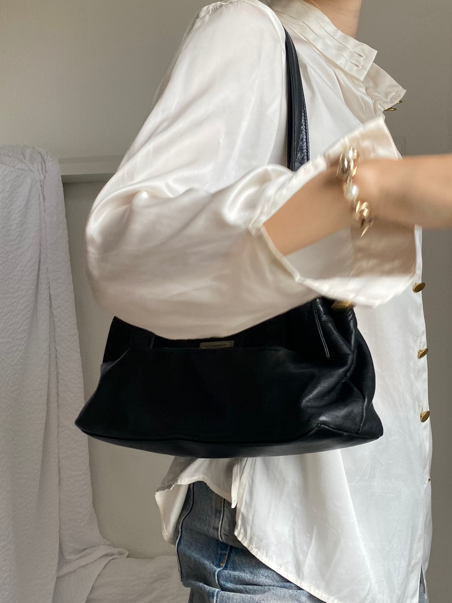 Elegante Echtleder Handtasche in schwarz im Baguette Stil