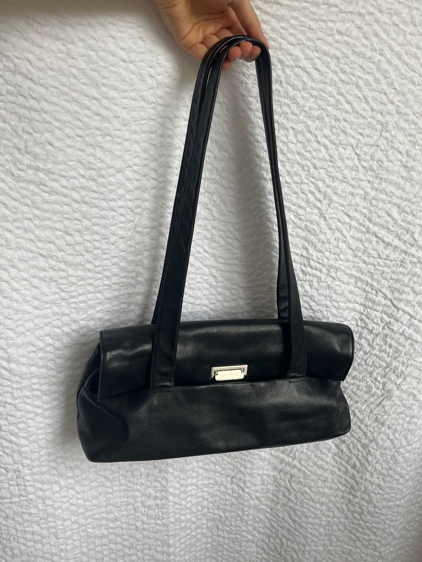 Elegante Echtleder Handtasche in schwarz im Baguette Stil