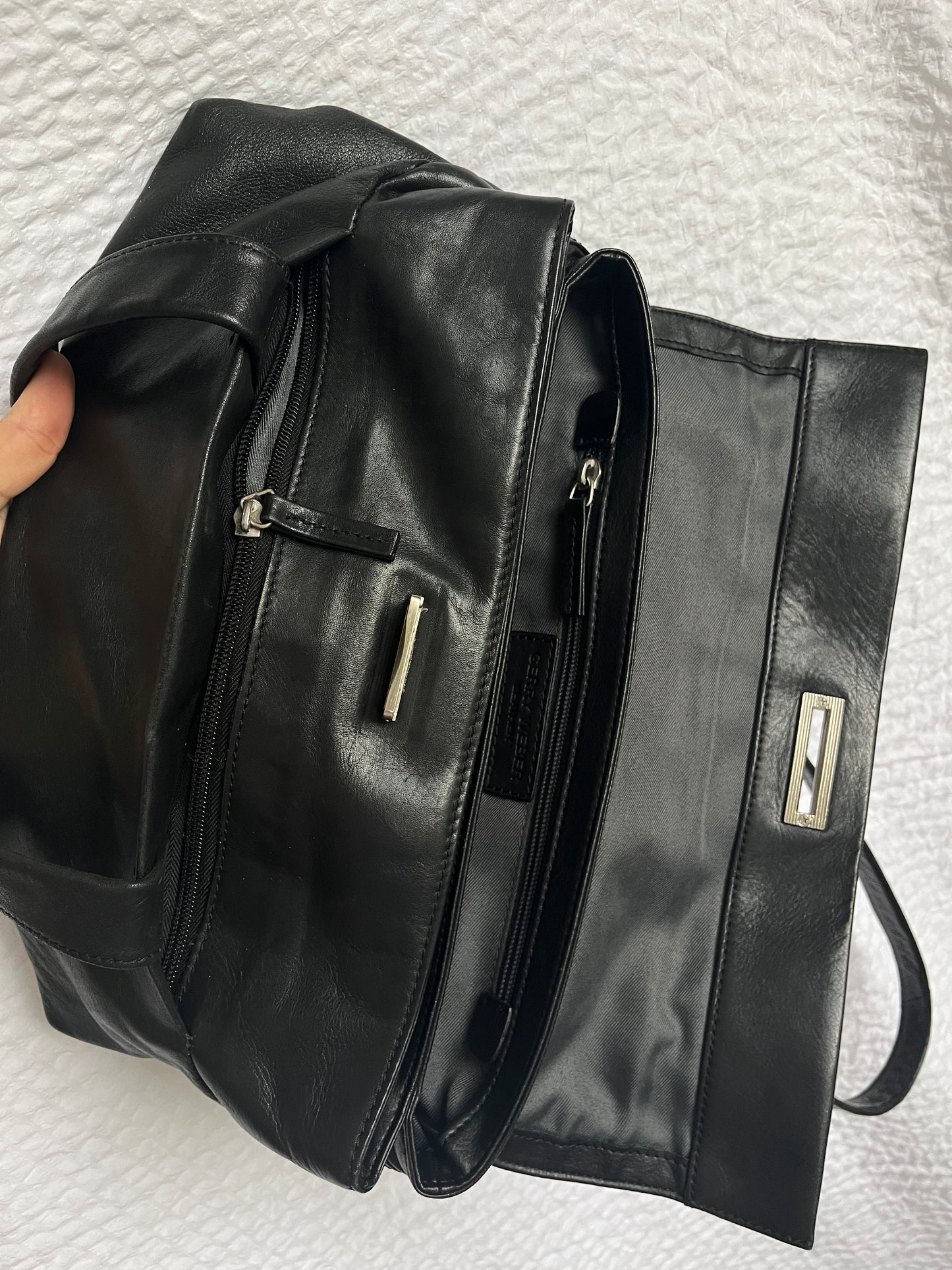 Elegante Echtleder Handtasche in schwarz im Baguette Stil