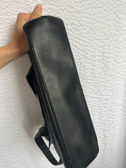 Elegante Echtleder Handtasche in schwarz im Baguette Stil