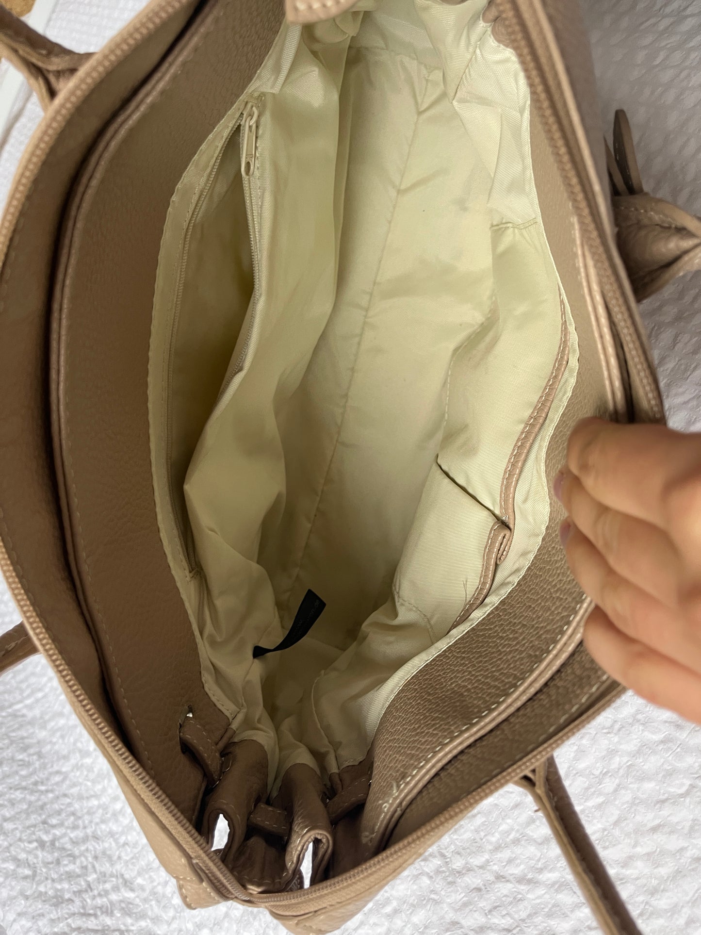 PICARD Echtleder Handtasche beige-creme mit Anhänger-Charm