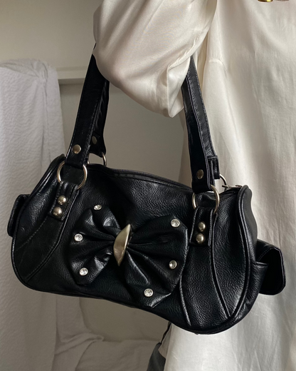 Vintage Y2K Handtasche aus schwarzem Kunstleder mit Schleife, Strass-Steinen und silbernen Nieten – Retro Einzelstück