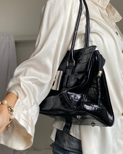 Vintage Handtasche aus schwarzem Echtleder mit Kroko-Prägung und silberner Schleifen-Schnalle – elegant, made in Italy