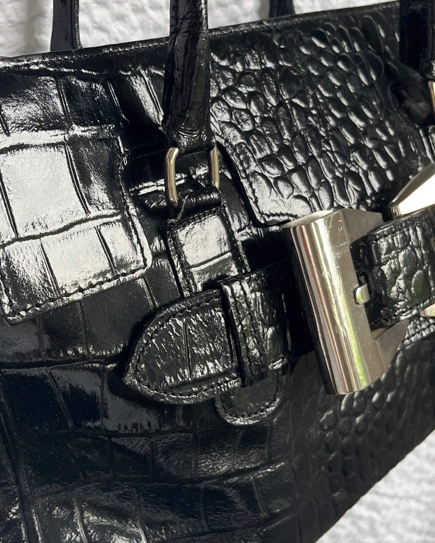 Italienische Vintage Echtleder Handtasche schwarz Kroko Stil glänzend