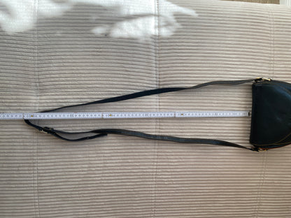 JOOP! Crossbody Retro Lederhandtasche in schwarz mit Logoprägung