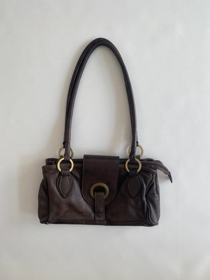 Dunkelbraune Baguette Stil Lederhandtasche mit Metallringen