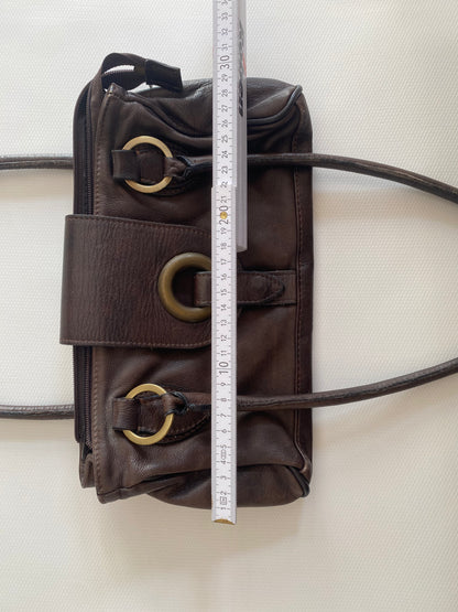 Dunkelbraune Baguette Stil Lederhandtasche mit Metallringen