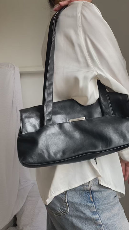 Elegante Echtleder Handtasche in schwarz im Baguette Stil
