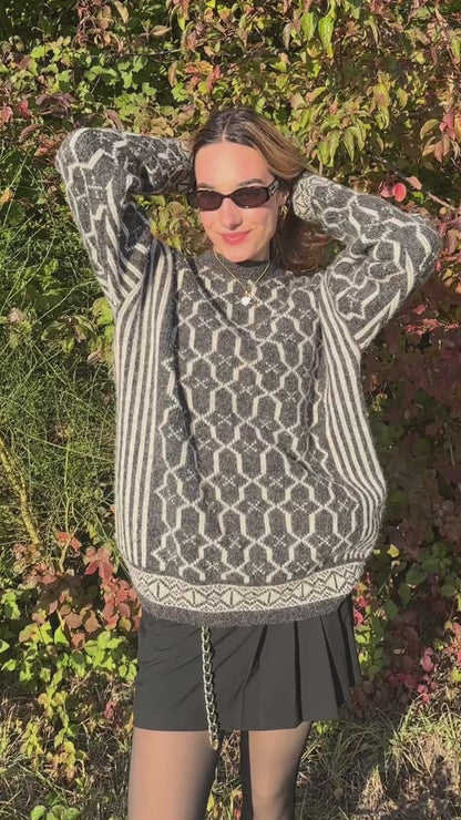 Dicker Schurwolle Strickpullover in grau-weiß gemustert, oversize S,M