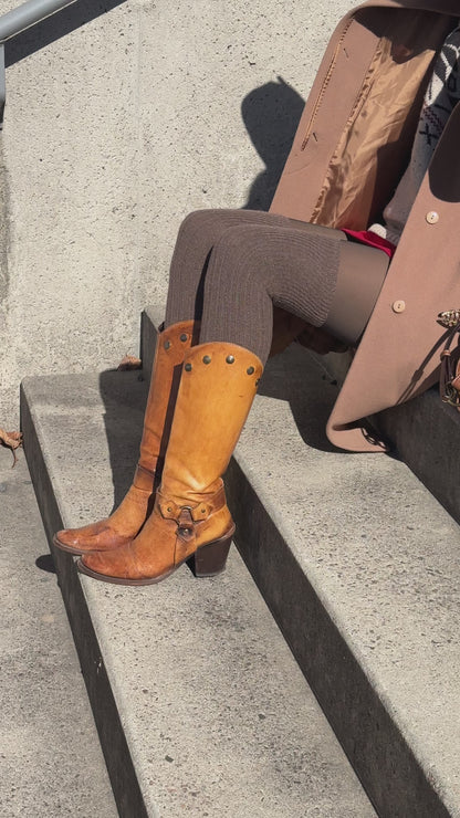 Lederstiefel cognac braun mit Nieten, Langschaft mit Absatz, Gr. 39